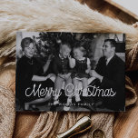 Cartão De Festividades Retro Vintage Feliz Foto da Família de Natal<br><div class="desc">Feliz cartão de Natal! Uma tipografia moderna e divertida para esta coleção de cartões com fotos. Para personalizar com a sua imagem de família favorita. Você também pode mudar facilmente a cor da fonte ou do fundo geométrico de seu gosto.</div>