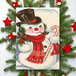 Cartão De Festividades Retro Vintage Snowman no melhor Natal personalizad<br><div class="desc">Personalize essa bela natal vintage que apresenta um boneco de neve vestindo um cachecol vermelho e um chapéu preto enquanto segura um manto de maleta em uma mão, uma cana doce na outra. Personalize o texto adicionando seu nome ou use a ferramenta de edição de design para alterar o estilo...</div>