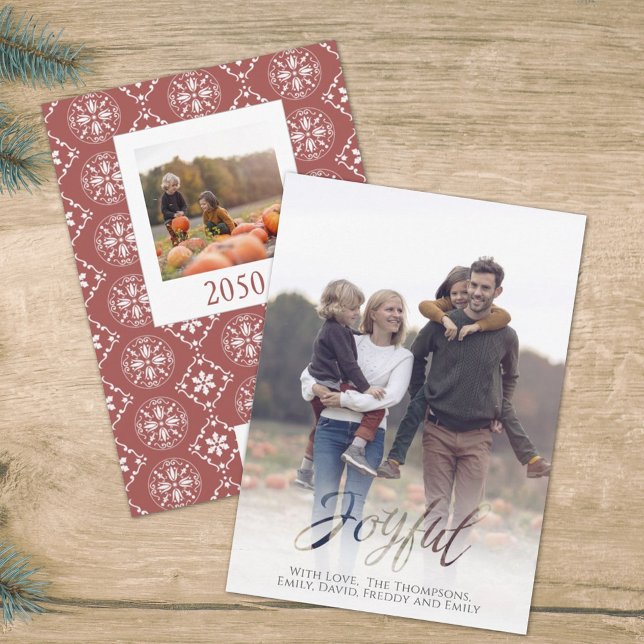 Cartão De Festividades Roteiro alegre de férias Red Winter Snowflake 1 Fo (Christmas holiday Joyful typography photo card template.)