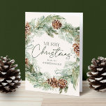 Cartão De Festividades Ruptura de Pine de Aquarela Rustic<br><div class="desc">Cartão com fotos elegante de feriado com uma camada aquosa de pinecones, grampos de pinheiro e verde esmagado com fundo de creme leve. "Feliz Natal" é exibido em um roteiro verde escuro com seu nome mostrado abaixo. A dentro do cartão de feriado não fotográfico mostra a sua mensagem pessoal num...</div>