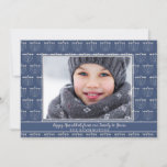 Cartão De Festividades Rustic Blue Menorah Pattern Hanukkah Foto<br><div class="desc">Cartão com fotos Rustic Blue Menorah Hanukkah com um padrão festivo de menorras de férias e sua foto personalizada.</div>