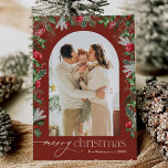 Cartão De Festividades Rustic Burgundy Red 1 Photo Arch Feliz Natal<br><div class="desc">Esta coleção apresenta florais vermelhos de aquarela,  bagas e verde de inverno com tipografia moderna e elegante,  com padrão botânico de inverno.</div>