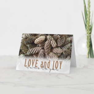 Cartão De Festividades Rustic Holiday Love and Joy Pine Cone
