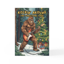 Sasquatch Rockeando em Volta da Árvore de Natal 