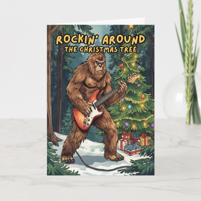 Cartão De Festividades Sasquatch Rockin’ Around the Christmas Tree  (Frente)