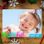 Cartão De Festividades Seja alegre, Colorida Foto de Natal<br><div class="desc">Espalhe a Joy nesta temporada de festas com um cartão divertido e caprichoso que diz "Seja alegre" em uma fonte colorida com carimbo manual. Adicione sua foto de sangria de cheio,  saudação personalizada e nome/ano à frente. Um cartão de férias que certamente fará amigos e família sorrirem.</div>