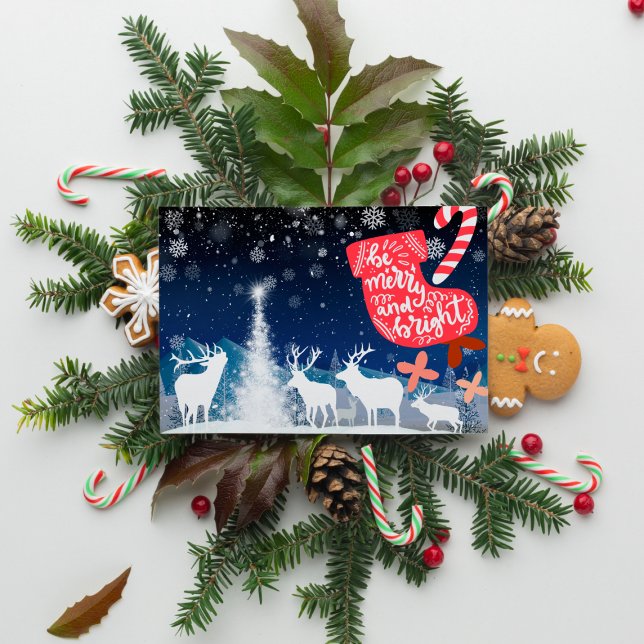 Cartão De Festividades Seja Feliz e Brilhe Um Natal Mágico (Be Merry and Bright A Magical Christmas Holiday Card on display)