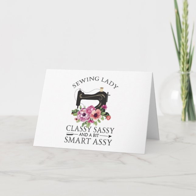 Cartão De Festividades Sewing Lady Class Sassy And A Bit Smart Assy (Frente)