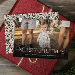 Cartão De Festividades Simples Elegante Feliz Natal Floral<br><div class="desc">Este belo cartão com fotos de Natal apresenta na moda, tipografia moderna no fundo, lendo "Feliz Natal" no marfim. Uma camada escura de gradiente permite que o texto se destaque contra qualquer foto. O verso do cartão contém um padrão floral e verde desenhado manualmente em cores tradicionais, de cor verde...</div>