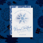 Cartão De Festividades Simples Floco de Neve Azul Moderno Floco de Natal<br><div class="desc">Mande desejos de Natal calorosos com este cartão de Natal artístico moderno, Você é um dos tipos. Apresentando um design simples, mas artístico, a placa exibe um delicado floco de neve de cor azul-d-água em um fundo branco nítido. O roteiro azul na moda diz elegantemente "Feliz Natal", combinado com tipografia...</div>