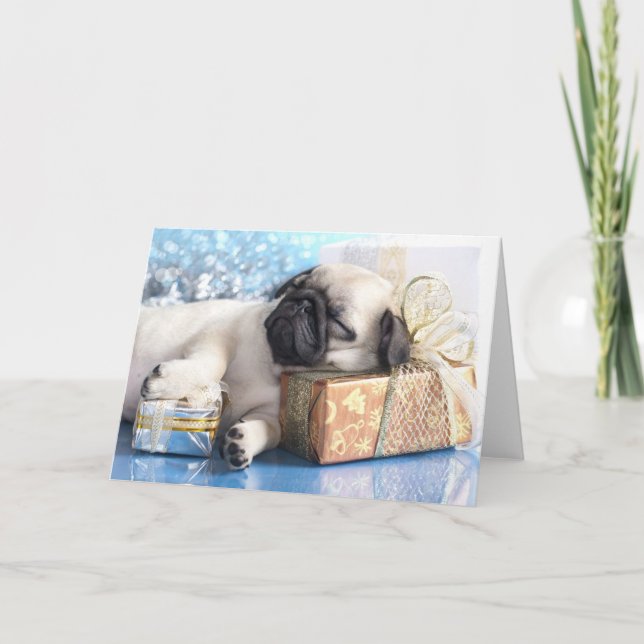 Cartão De Festividades Sleeping  puppy pug and Christmas gifts (Frente)