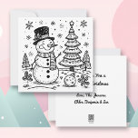 Cartão De Festividades Snowman de Natal e Árvore | Cor-me<br><div class="desc">Cartão de Natal personalizado com um bonitinho bonitinho de neve e árvore de Natal num dia de neve inverno. No verso você pode personalizar sua mensagem de feriado e adicionar os nomes de sua família. Envie estes cartões de Natal únicos este ano!</div>
