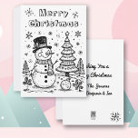 Cartão De Festividades Snowman de Natal e Árvore | Cor-me<br><div class="desc">Cartão de Natal personalizado com um bonitinho bonitinho de neve e árvore de Natal num dia de neve inverno. No verso você pode personalizar sua mensagem de feriado e adicionar os nomes de sua família. Envie estes cartões de Natal únicos este ano!</div>