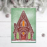 Cartão De Festividades Snowy Gingerbird House Verde Não Foto<br><div class="desc">Ilustração original de uma casa de pão de neve com biscoitos e detalhes reais de gelo. Saudação editável; adicione sua própria mensagem ou foto ao verso.</div>