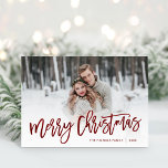 Cartão De Festividades Sobreposição de Fotografias de Script Vermelho Fel<br><div class="desc">Barato Cartões de foto de Natal impressos personalizados com modelos simples para personalização. Este design na moda moderno apresenta um rolo vermelho e arrogante... a tipografia de Feliz Natal sobreposta na sua fotografia de sangria de cheio. Personalize-o com suas fotos, nome da família, ano ou outro texto personalizado. As placas...</div>