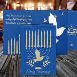 Cartão De Festividades Sobretudo, Dourada Dove Menorah Blue Hanukkah<br><div class="desc">Um cartão de saudação de Hannukah, de ouro e azul moderno, com uma bela menorah dourada, com uma pomba voadora sobre um fundo azul escuro rico, com dentro de gráficos de enrolamento e na parte de trás da placa. Deseje que sua família e amigos amem, acendam e latam com este...</div>