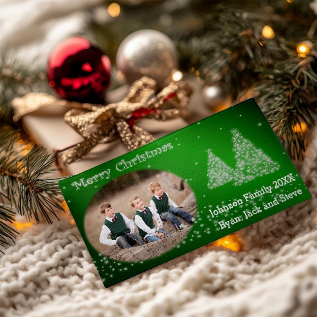 Cartão De Festividades Sua Árvore de Natal Verde (Your Photo Christmas Tree Green Holiday Card)