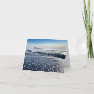 Cartão De Festividades Surf e Sea Stack em Rialto Beach, Washington