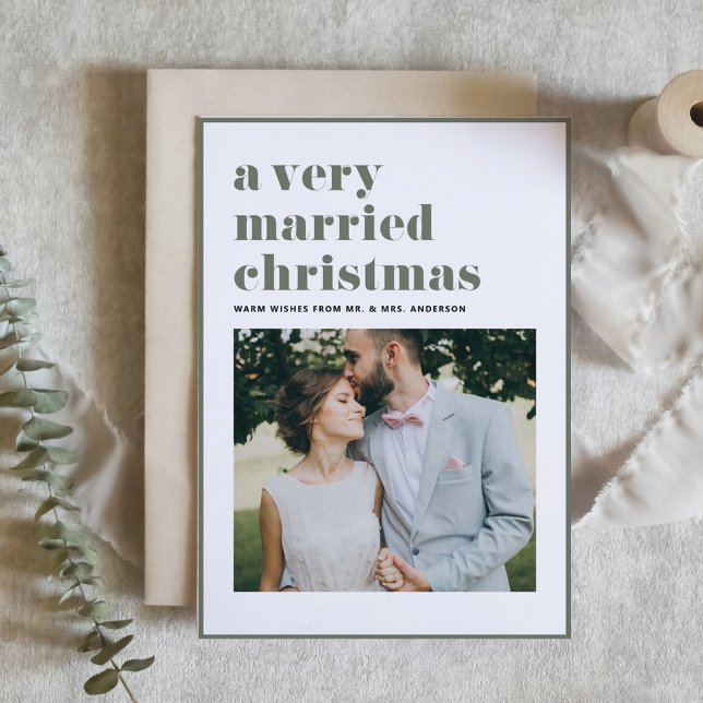 Cartão De Festividades Taupe Green Casou-Se Com Foto Moderna De Natal (Criador carregado)