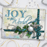 Cartão De Festividades Teal e Prata Molhados<br><div class="desc">Design em camadas ricas em placas profundas e prateadas com fitas de satírico, miçangas, uma estrela de filigrana prateada, chave de diamante, ornamento prateado e holly. O texto é gravado com um toque de brilho. O fundo é texturizado e aflita com os destaques de brilho. O texto dentro é personalizável....</div>