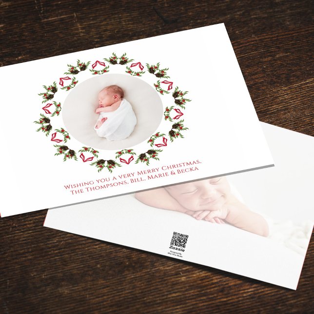 Cartão De Festividades Terra das Fotos de Natal Vermelho e Verde (Christmas holiday greenery and pine cones wreath mandala design two photo card. )