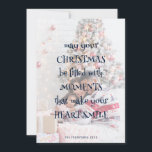 Cartão De Festividades Texto do Marinho de Calendário 2 Fotos 2025<br><div class="desc">Disponível impresso ou como um download digital imprimível. Marinho de Calendário de 2 Fotografias 2025 O texto cômico está sobreposto no topo da sua imagem, que é pintado em segundo plano. O aconchegante ditado festivo Que Seu Natal seja cheio de Momentos que fazem seu Sorriso do Coração pode ser mudado...</div>