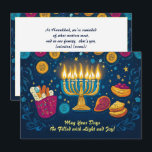 Cartão De Festividades Texto personalizado Festival de Luzes Delícia<br><div class="desc">Apresentando o cartão de saudação "Festival das Luzes Deliciosas"! Este cartão vibrante e festivo é perfeito para celebrar Chanucá. A frente apresenta uma linda menorah ilustrada com todas as velas acesas, lançando um brilho quente contra um fundo azul profundo adornado com estrelas e espirais festivos. Chanucá tradicional trata-se de suganítes...</div>
