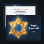 Cartão De Festividades Texto personalizado Happy Hanukkah ✡️, Estrela de<br><div class="desc">Envie suas saudações de Chanucá com um toque pessoal usando este cartão de saudação simples de Chanucá personalizável! A frente apresenta um belo design horizontal com um fundo azul desfocado e pistas de luz amarela, lembrando o brilho quente das velas de Chanucá. A saudação "Happy Hanukkah!" é mostrada elegantemente em...</div>