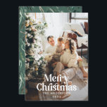 Cartão De Festividades Tipografia botânica de cor verde-salgada moderna<br><div class="desc">Cheio moderno sangrou foto elegante rústica,  crosta aquosa,  cor seca,  cor botânica,  cor mutada,  cor mutada,  cartão de Natal de Natal. Verde-sábio,  verde-caçador,  preto,  branco e castanho moderno na via colorida.</div>