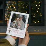 Cartão De Festividades Tipografia de Foto de Natal Feliz do Nutcracker Mo<br><div class="desc">É a época do ano de novo, hora de Natal! Não olhe mais que este cartão de Natal moderno e moderno para compartilhar a alegria e a mensagem de amor da sua família. A tipografia festiva em burgundy sobressai no cartão e é acentuada por um pirata de aquarela, dando vida...</div>