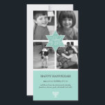 Cartão De Festividades Tipografia Decorativa Aqua Star de David Hanukkah<br><div class="desc">Uma estrela grande de cor aqua de David é a peça focal deste cartão com fotos de Chanucá. A estrela impressão no centro de quatro de suas próprias fotografias a cor ou preto-e-branco. As palavras "O Festival das Luzes" dentro a estrela com espirais dentro e radiando para fora da estrela...</div>