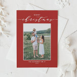 Cartão De Festividades Tipografia Red Modern Mix Feliz Foto de Natal<br><div class="desc">Feliz Natal! Envie os desejos de Natal à família e aos amigos com este cartão de Natal moderno e personalizável. Apresenta uma escrita elegante e uma tipografia simples. Personalize este cartão fotográfico de Natal adicionando nomes e uma fotografia. Este cartão vermelho de Natal está disponível em outras cores e estoques...</div>
