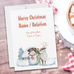 Cartão De Festividades Tipografia Snowman e Reindeer Snowy Personalizada<br><div class="desc">cartão de Natal personalizado com design bonitinho e tipografia de neve. O design apresenta boneco de neve e renas com uma cabana bem iluminada na neve. Toda a redação é fácil de editar,  para que você possa tornar suas cartas completamente individuais.</div>