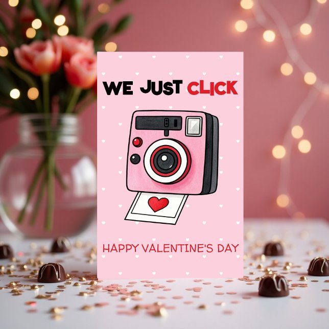 Cartão De Festividades Título Engraçado de Amor de Câmera para Crianças e (We Just Click Valentine’s Day Card – Cute Camera Love Card for Couples)