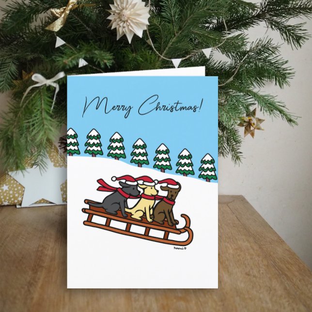 Cartão De Festividades Três Labradores - Vista de Neve Deslizante Sled (Three Labradors Sled Sliding Design Christmas Card for Labrador Owners.  Snow View Background.)