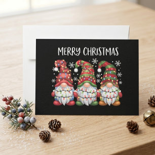 Cartão De Festividades Trio de Gnomos de Natal com Xadrez de Búfalo e Luz