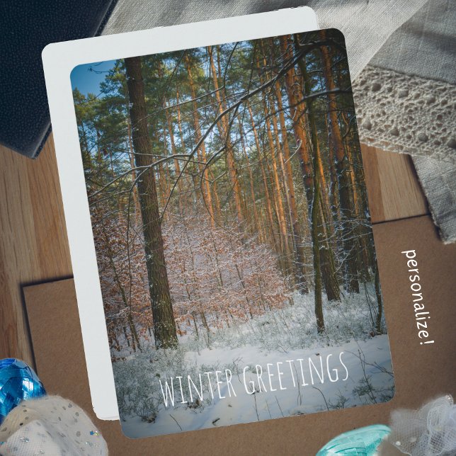 Cartão De Festividades Um dia ensolarado de inverno na floresta pinheira (Criador carregado)