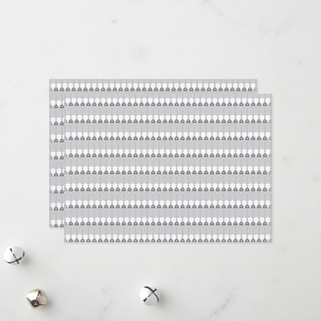 Cartão De Festividades um fundo branco com um padrão de círculos (Frente/Verso In Situ)