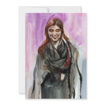 Uma garota sorridente de preto