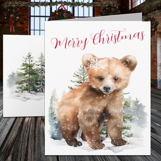 Cartão De Festividades Urso-Urso-Cinzento Da Madeira De Inverno Numa Flor (Winter Woodland Grizzly Bear Cub In A Pine Forest Holiday Card)