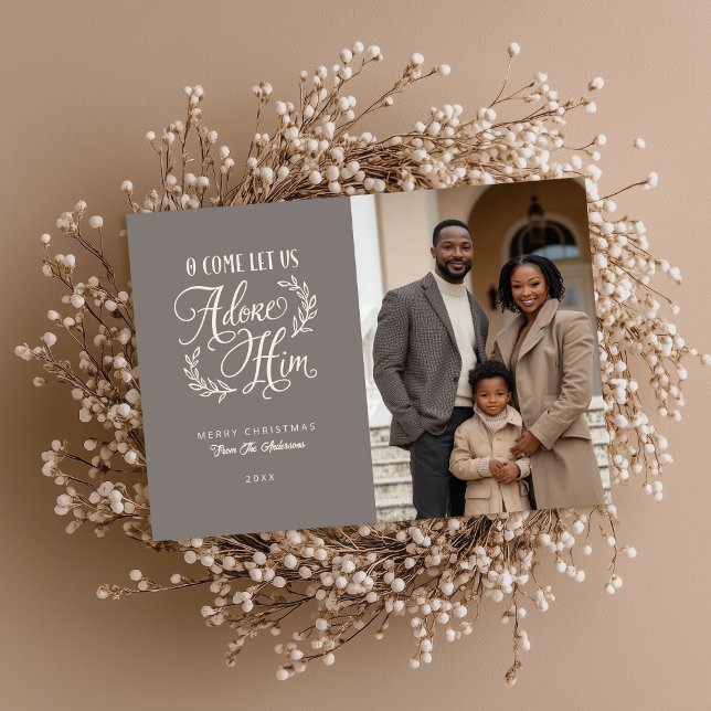 Cartão De Festividades Vamos Adorar O Natal Religioso (Shown on a 7” x 5” card)