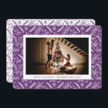 Cartão De Festividades Veneração de Natal (Ameixa) Foto Horizontal<br><div class="desc">Este cartão festivo de fotografia de solteiro apresenta um padrão botânico roxo e branco desenhado à mão no inverno. Ele tem espaço para uma foto horizontal sobre um simples cartões de natal.</div>