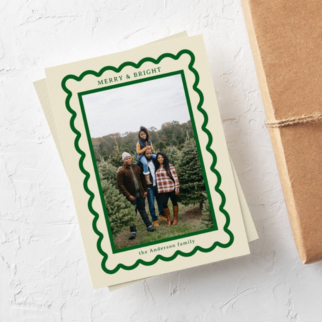 Cartão De Festividades Verde no Cream Simple Scallop Photo Frame (cream off-white with forest green scallop photo frame Christmas holiday cards)