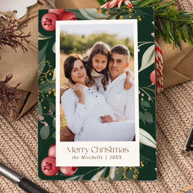 Cartão De Festividades Verde Tradicional Berries Duas Fotografias Natal (Traditioanal berries in red, greenery leaves photo Christmas Card)
