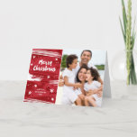 Cartão De Festividades Vermelho e branco - Foto feliz de Natal<br><div class="desc">Este Cartões de foto de Natal moderno apresenta a frase "Feliz Natal" escrita na caligrafia escrita rodeada por pinceladas vermelhas e brancas,  estrelas pintadas e confetti.</div>