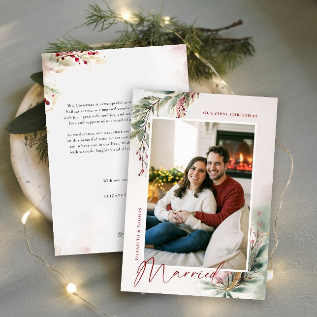 Cartão De Festividades Vermelhos Vermelhos Vermelhos do Inverno Primeiro  (first christmas married romantic holiday christmas photo card watercolor winter greenery botanical)
