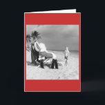 Cartão De Festividades Vintage Child Olhando Papais noeis no Beach Card<br><div class="desc">Memória da Flórida,  Criança Olhando para Papais noeis na Praia,  1964.</div>