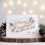 Cartão De Festividades Vintage Holly Bright Typografia Natal<br><div class="desc">Este cartão festivo e chic apresenta nossa folhagem original de inverno desenhada à mão com doce tipografia estilada em cores vibrantes.</div>