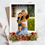 Cartão De Festividades Vintage Tropical Mele Kalikimaka Foto de Natal<br><div class="desc">Enviar cartões de natal tropicais de família e amigos - estilo hawaiano com estes maravilhosos cartões de natal de fotografias de natal. Apresentando uma fotografia favorita sobre um fundo branco clássico com cobertura escura no topo, a saudação de Natal havaiana 'Mele Kalikimaka' em tipografia elegante de escrita de caligrafia branca,...</div>