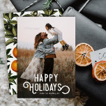 Cartão De Festividades Vintage Typografia Winter Orange Photo<br><div class="desc">Este belo cartão com fotos de feriado mostra a velha tipografia elegante lendo, "Felizes Feriados." A parte de trás do cartão ostenta uma design de colheita de laranjas e flores de inverno. Há uma camada escura de fotos na frente da placa, permitindo que o texto branco se destaque contra a...</div>
